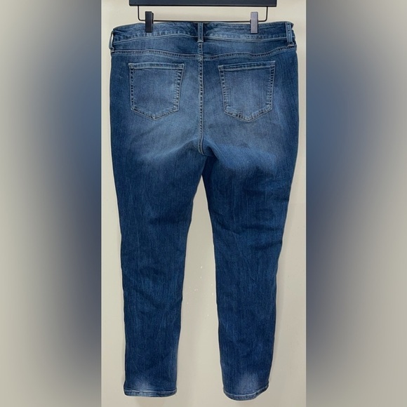 TORRID PREMIUM BOYFRIEND JEANS SIZE 16R - Picture 2 of 4